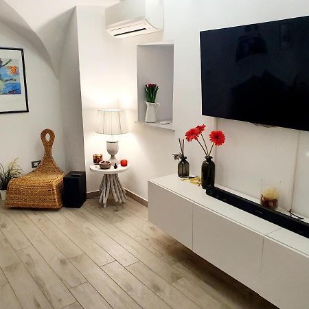 Vhome Exclusive Living Room คาตาเนีย ภายนอก รูปภาพ