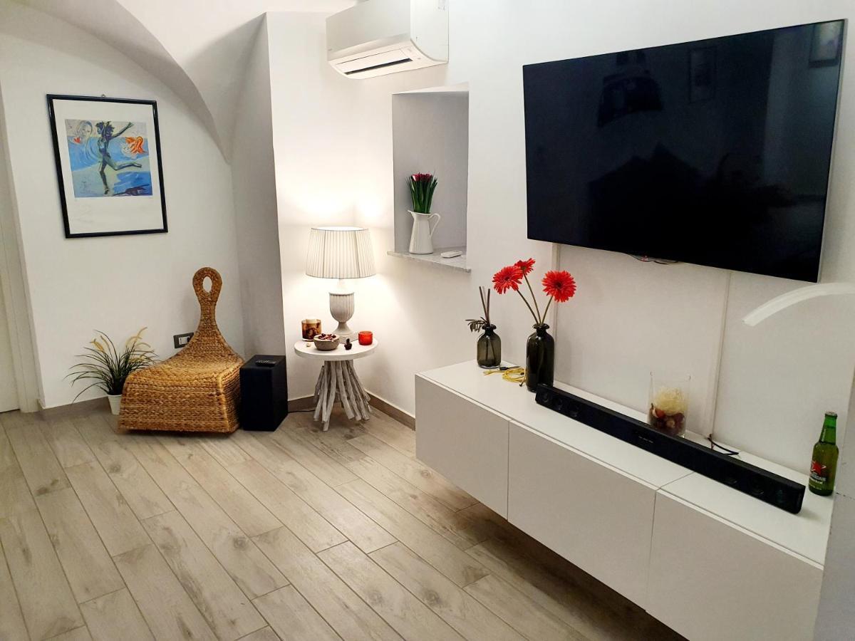 Vhome Exclusive Living Room คาตาเนีย ภายนอก รูปภาพ